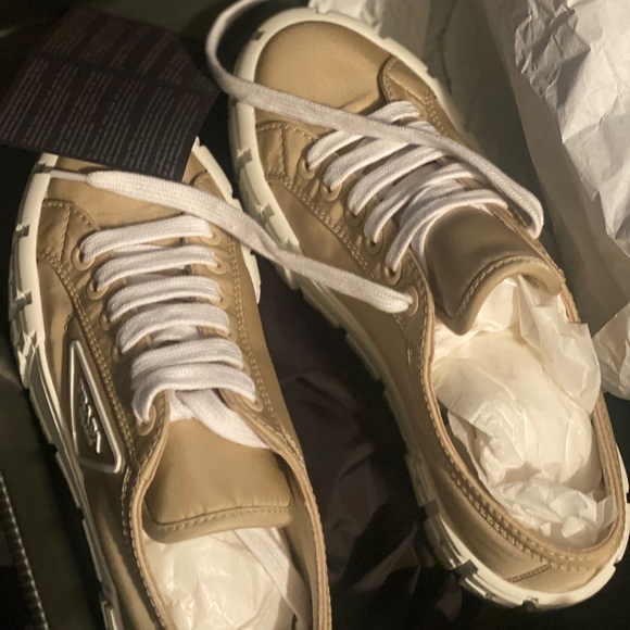 Prada Milano - Picture 5 of 8